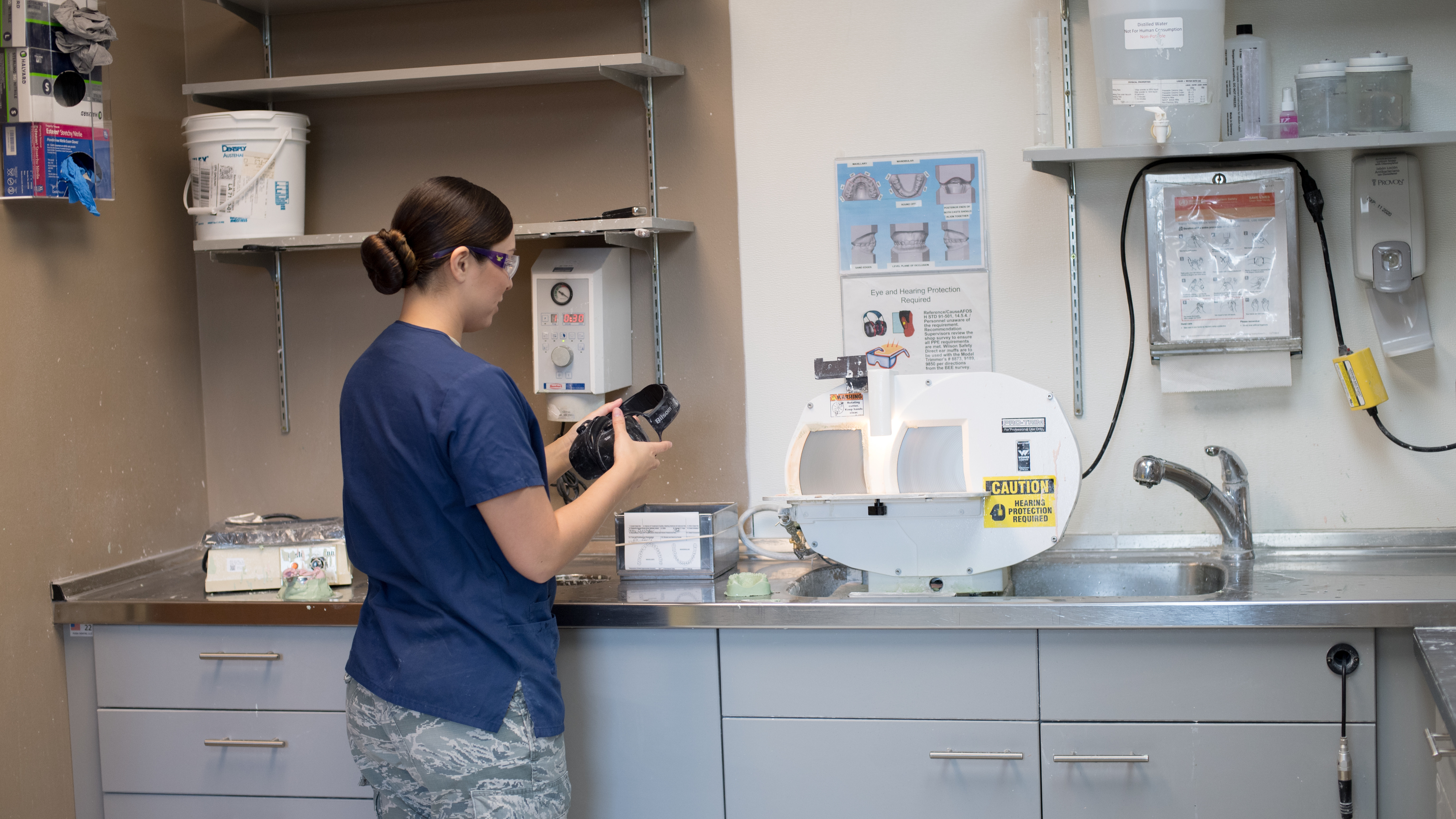 Dental lab Behind the scenes artists > Air Force Medical Service > Display