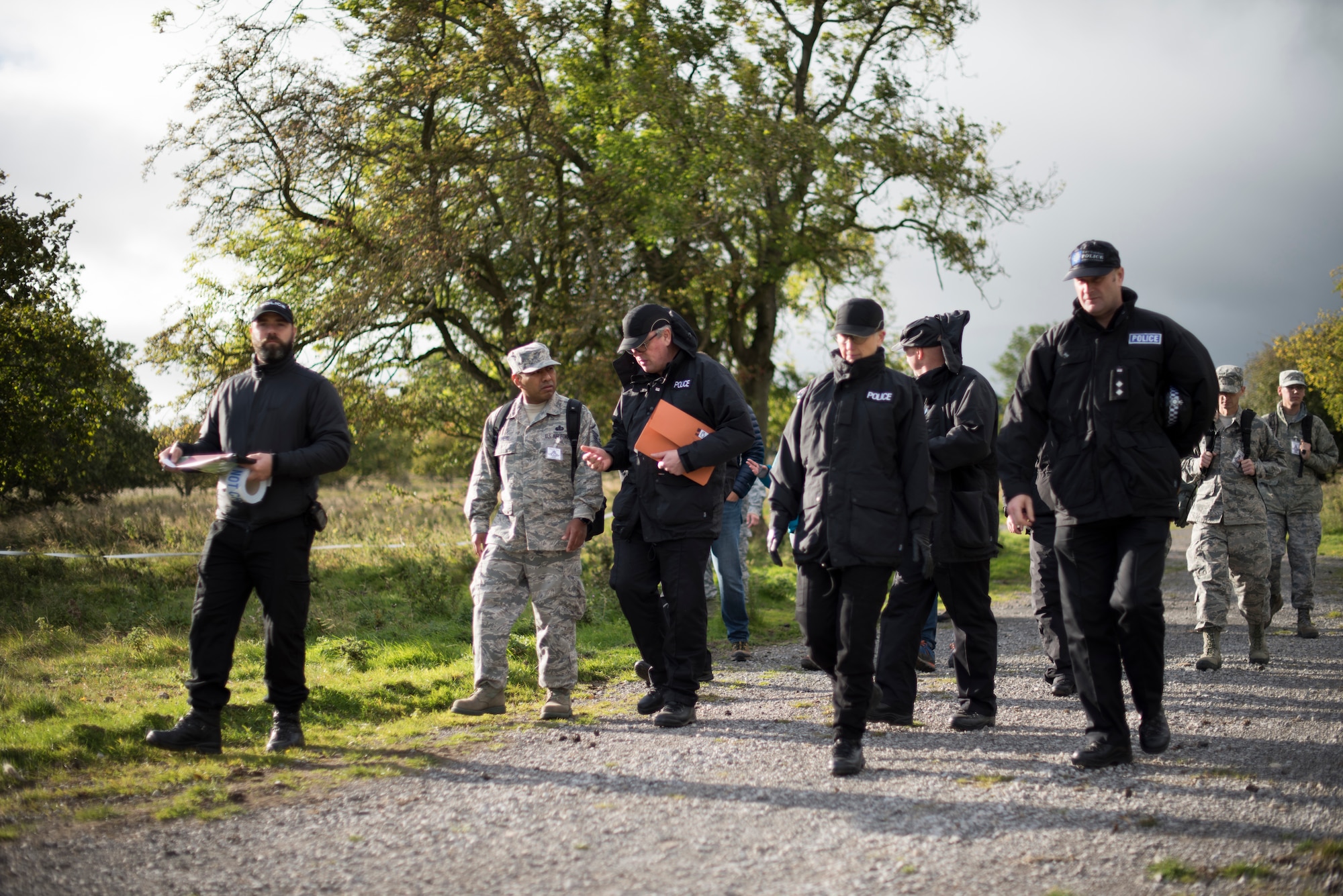 U.S. Air Force Airmen speak with Yorkshire Police about emergency procedures during an exercise at a training filed near RAF Leeming, England Sept. 26, 2018. The objective of the exercise was to identify each agency’s strengths and weaknesses, as well as determine how everyone can support each other. (U.S. Air Force photo by Tech. Sgt. Emerson Nuñez)