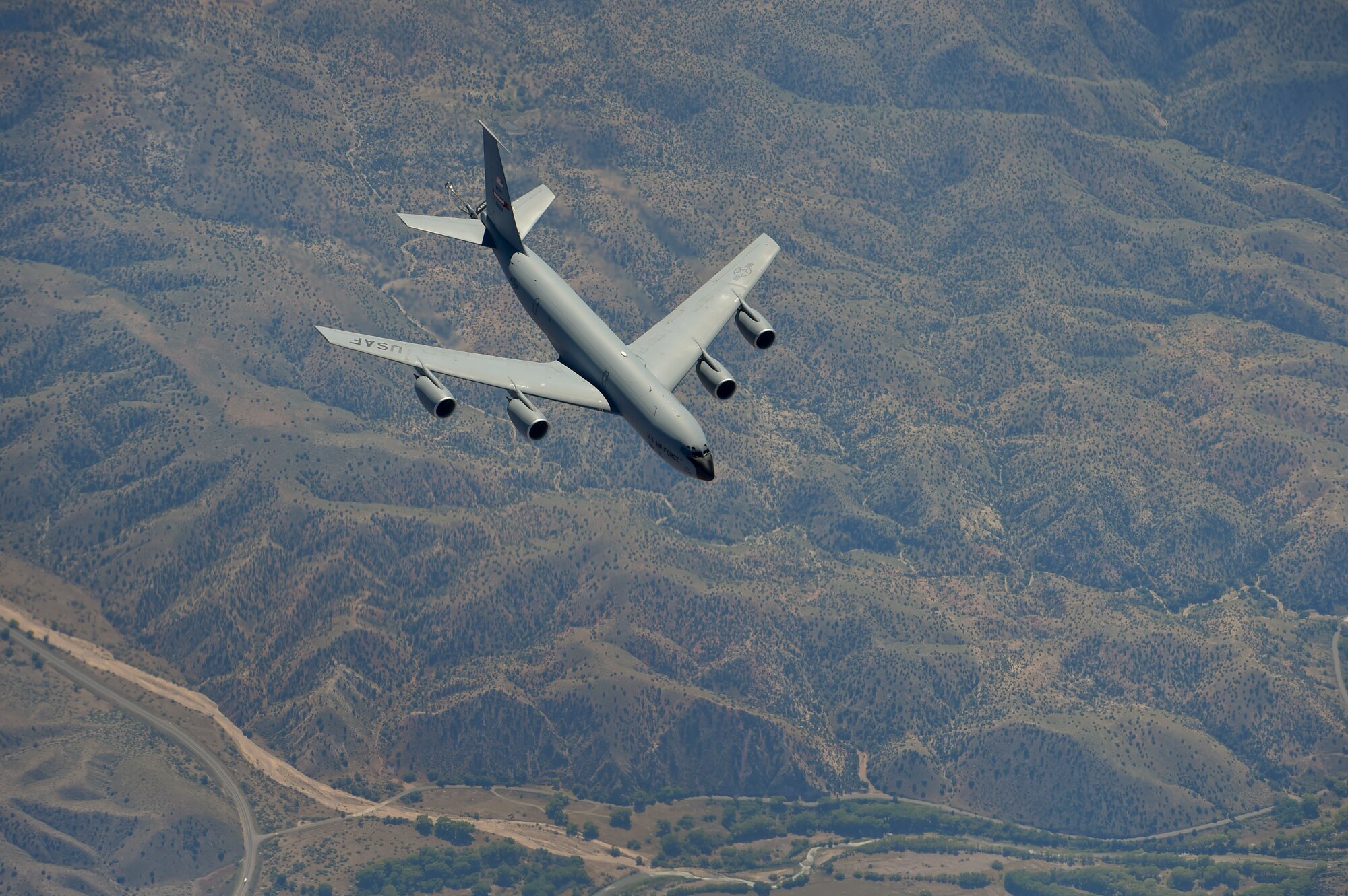 Grissom tankers refuel Blue Angels