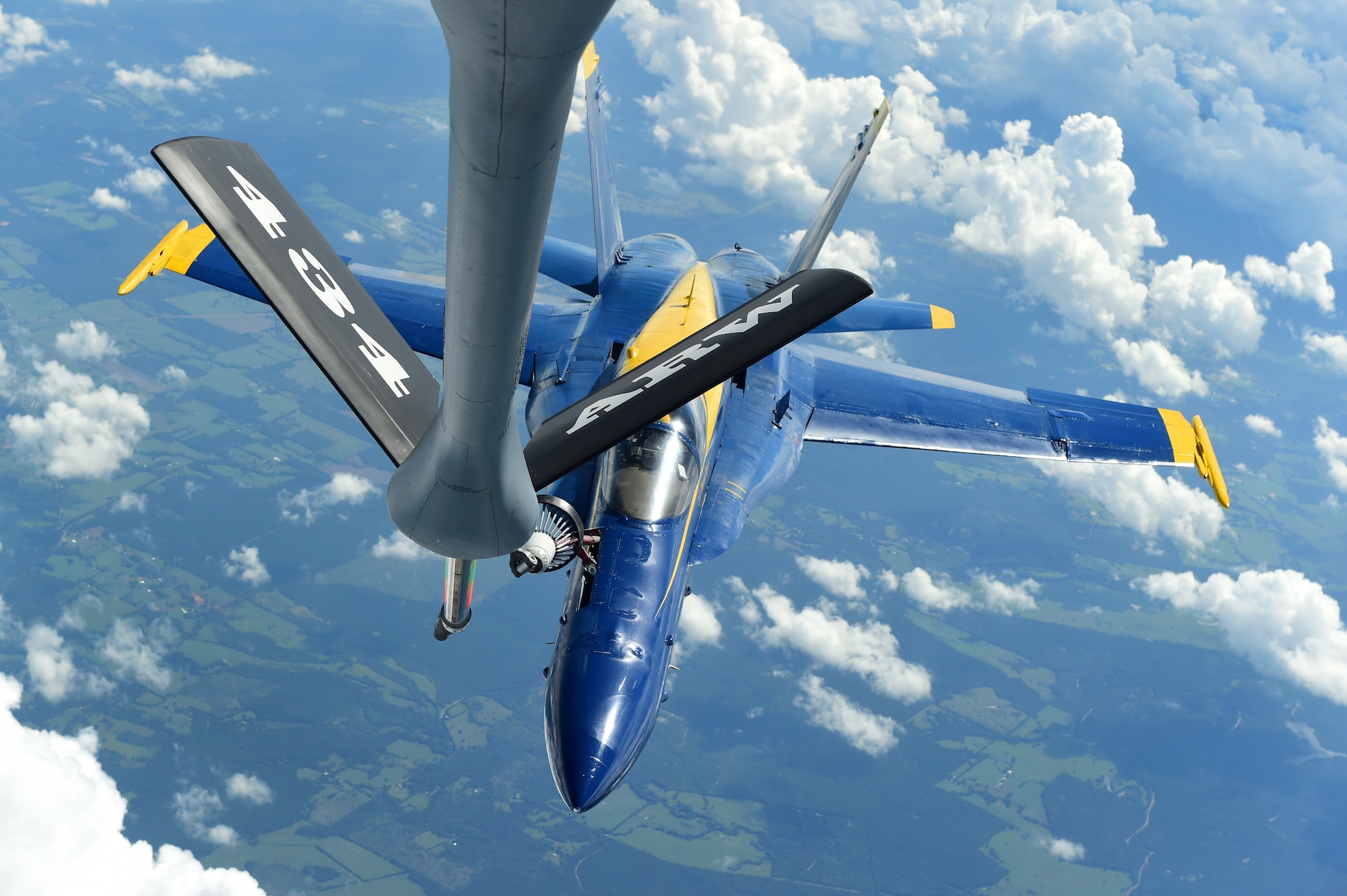 Grissom tankers refuel Blue Angels