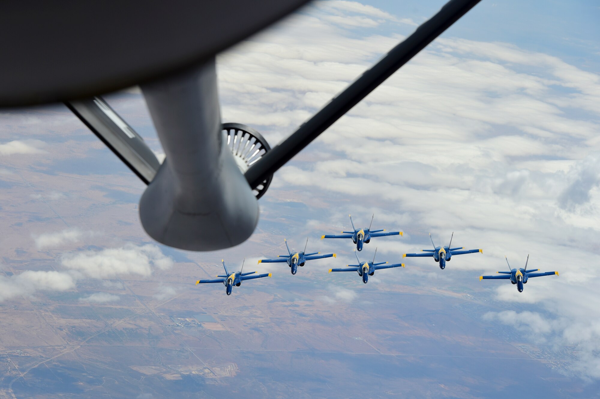 Grissom tankers refuel Blue Angels