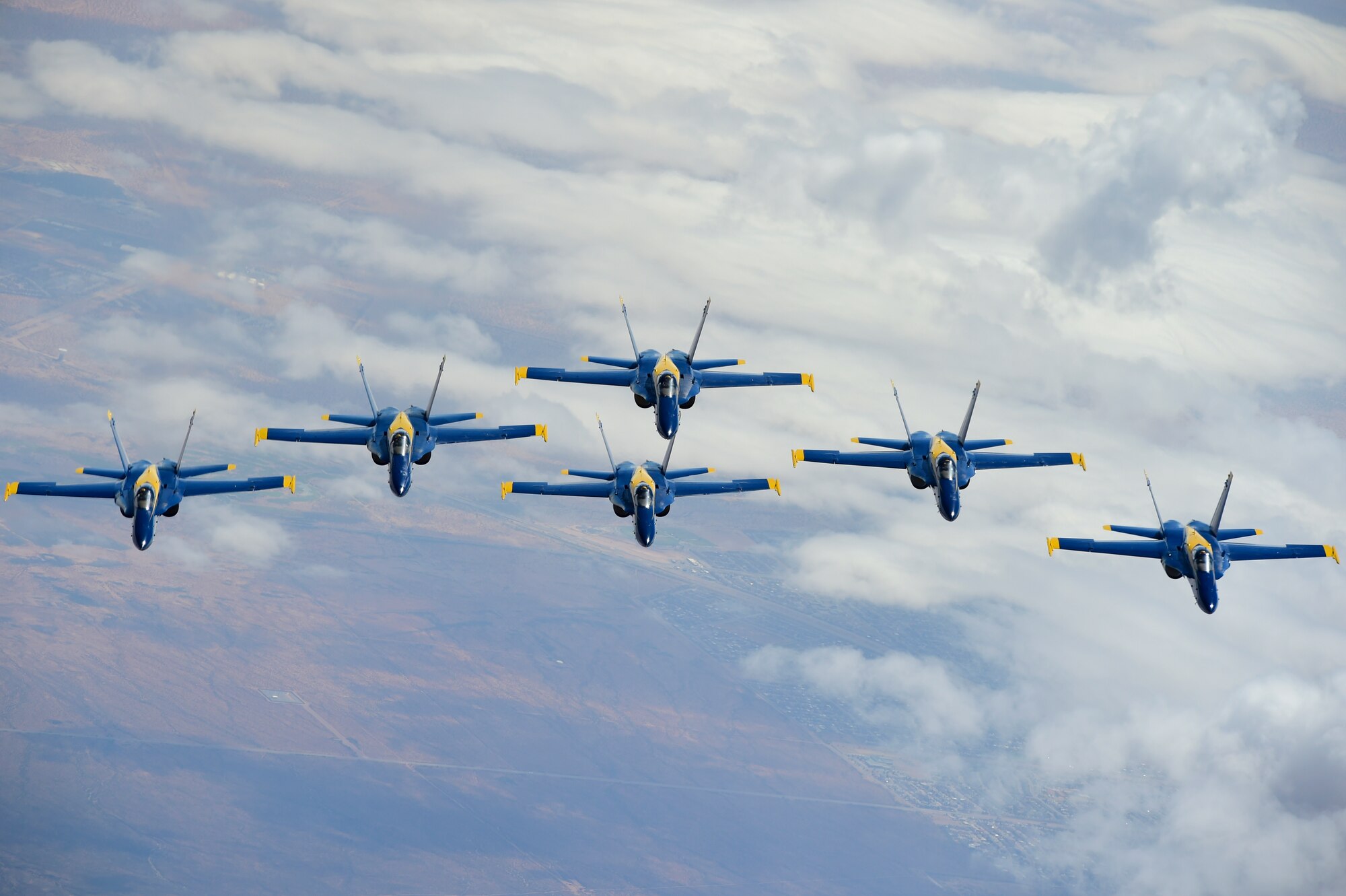 Grissom tankers refuel Blue Angels