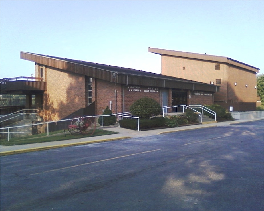 Illinois Waterway Visitor Center at Starved Rock Lock and Dam