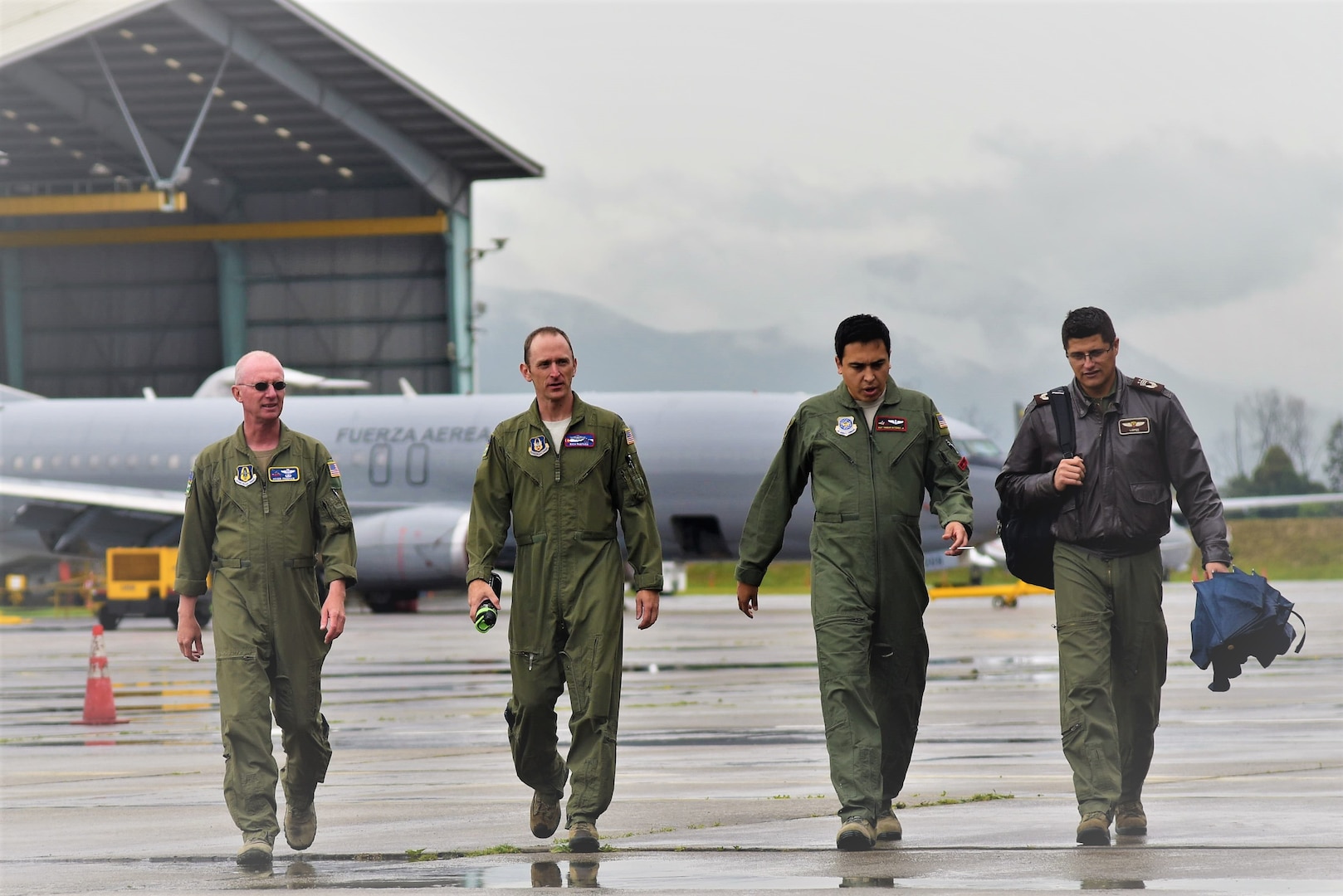 Air advisors teach Colombian air force to ‘Help Itself’