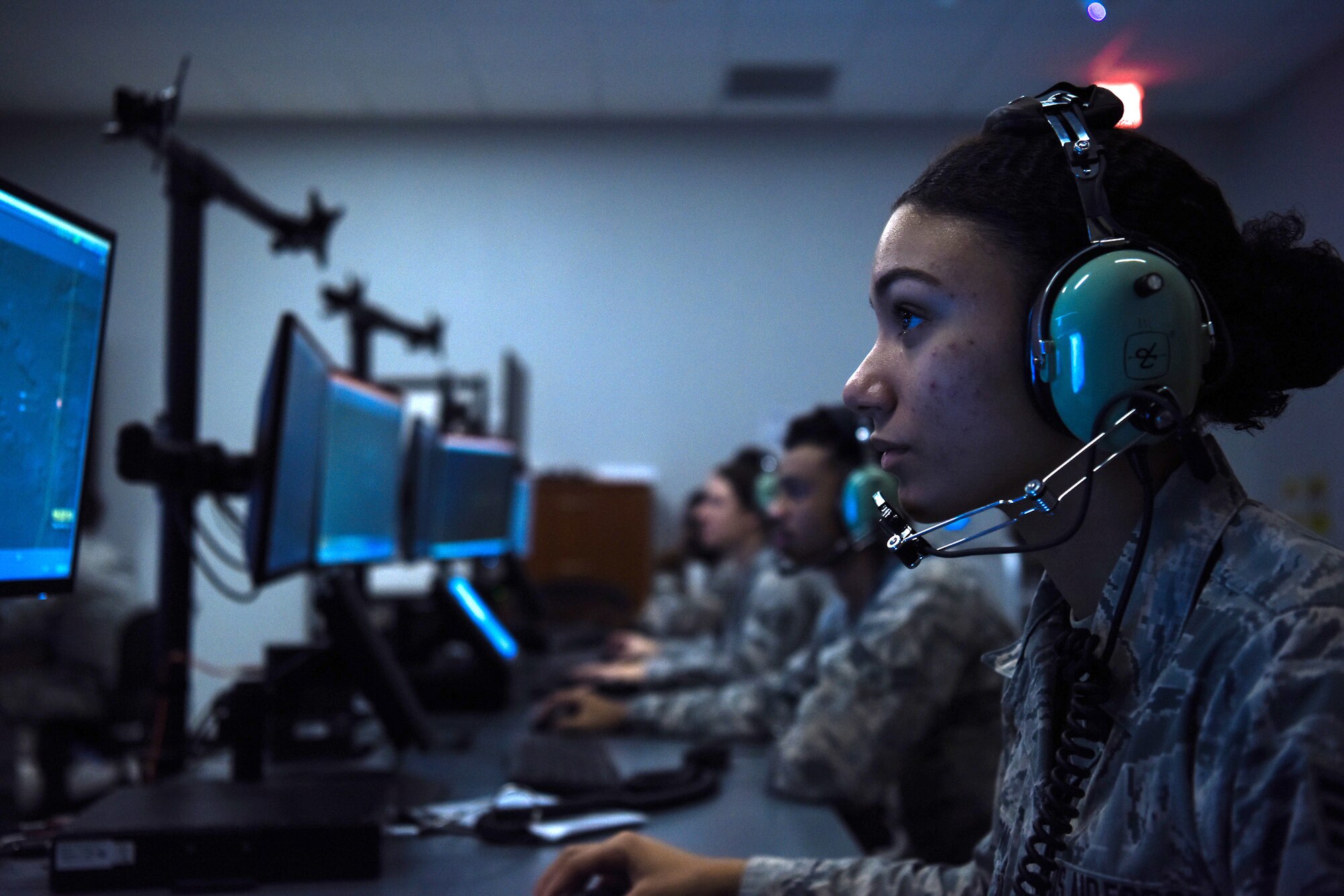 Senior Airman Briana Hightower, 607th Air Control Squadron weapons simulation technician, operates a flight simulator during training at Luke Air Force Base, Ariz., Sept. 21, 2018. (U.S. Air Force photo by Airman 1st Class Aspen Reid)