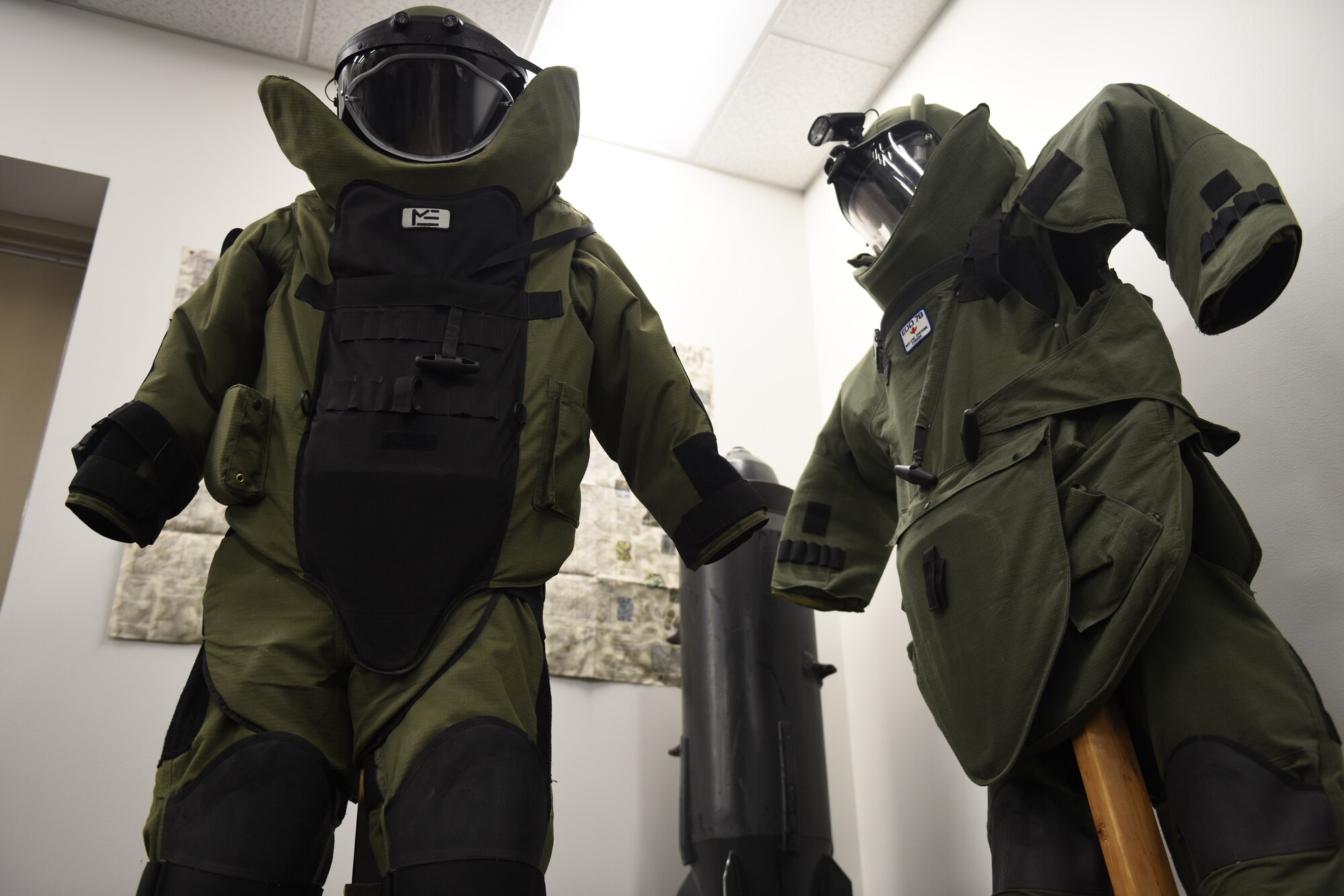 A bomb suit display rests in the corner of the training room at the 92nd Civil Engineer Squadron Explosive Ordinance Disposal buidling at Fairchild Air Force Base, Washington, Sept. 27, 2018. EOD Airmen provide support to VIPs, help civilian authorties with bomb problems, teach troops about bomb safety, and aid law enforcement. (U.S. Air Force photo/Airman 1st Class Lawrence Sena)