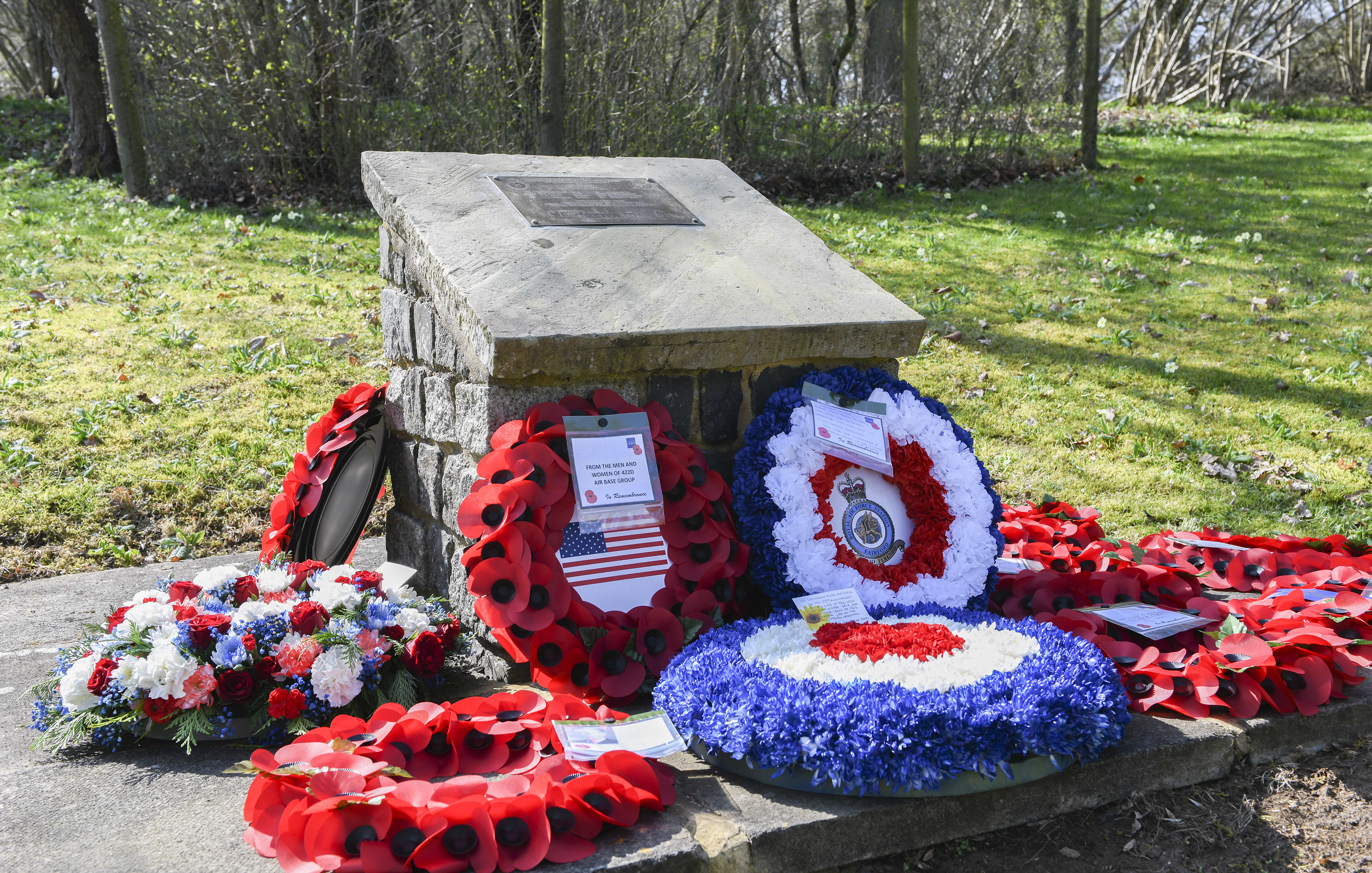 U S/U K honor 101st Squadron Memorial