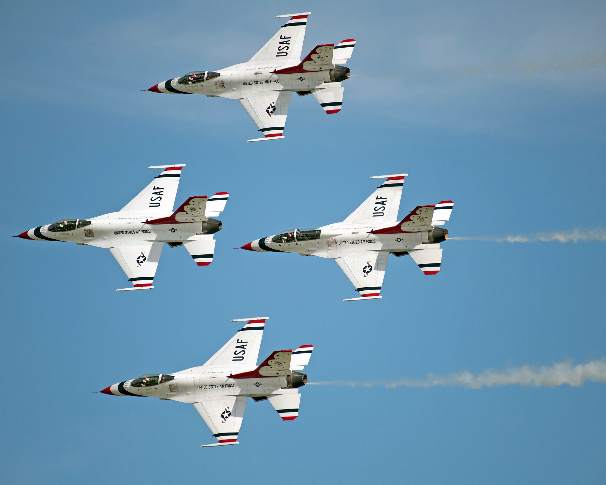 The USAF Thunderbirds demonstration team perform during the “Thunder over the Bay” Air Show, Travis Air Force Base, California, March 31, 2019. In addition to the U.S. Air Force Thunderbirds aerial demonstration team, the two-day event featured performances by the U.S. Army Golden Knights parachute team, flyovers, and static displays. The event honored hometown heroes like police officers, firefighters, nurses, teachers and ordinary citizens whose selfless work made their communities safer and enhanced the quality of life. (U.S. Air Force photo by Louis Briscese)