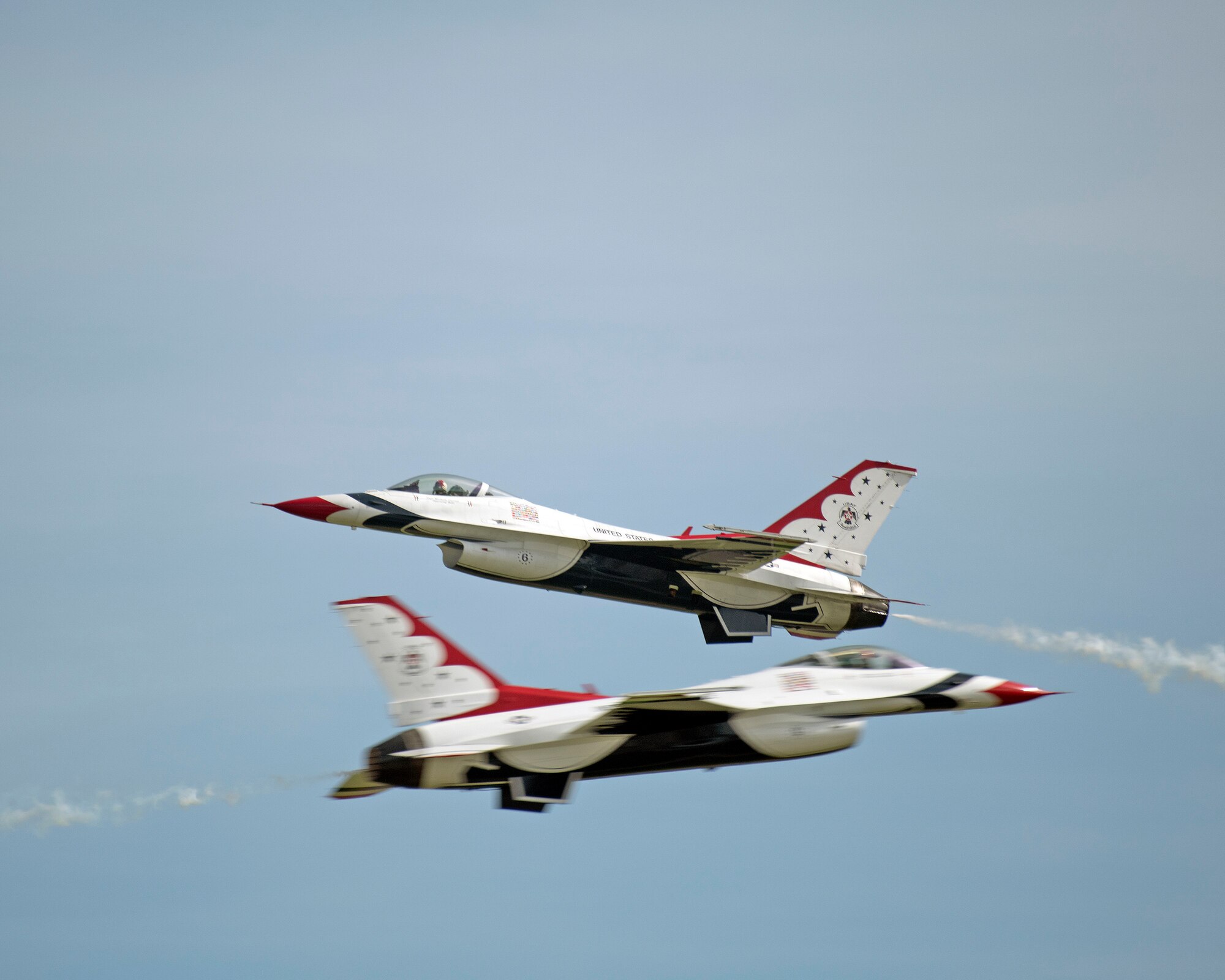 The USAF Thunderbirds demonstration team perform during the “Thunder over the Bay” Air Show, Travis Air Force Base, California, March 31, 2019. In addition to the U.S. Air Force Thunderbirds aerial demonstration team, the two-day event featured performances by the U.S. Army Golden Knights parachute team, flyovers, and static displays. The event honored hometown heroes like police officers, firefighters, nurses, teachers and ordinary citizens whose selfless work made their communities safer and enhanced the quality of life. (U.S. Air Force photo by Louis Briscese)