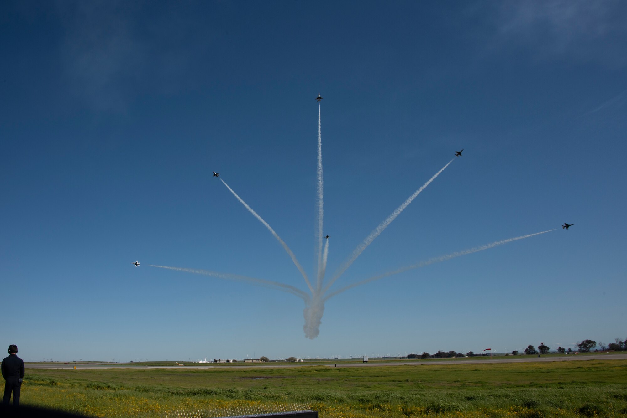 The U.S. Air Force Thunderbirds demonstration team perform during the “Thunder Over the Bay” Air Show at Travis Air Force Base, California, March 30, 2019. In addition to the U.S. Air Force Thunderbirds aerial demonstration team, the two-day event featured performances by the U.S. Army Golden Knights parachute team, flyovers, and static displays. The event honored hometown heroes like police officers, firefighters, nurses, teachers and ordinary citizens whose selfless work made their communities safer and enhanced the quality of life. (U.S. Air Force photo by Heide Couch)
