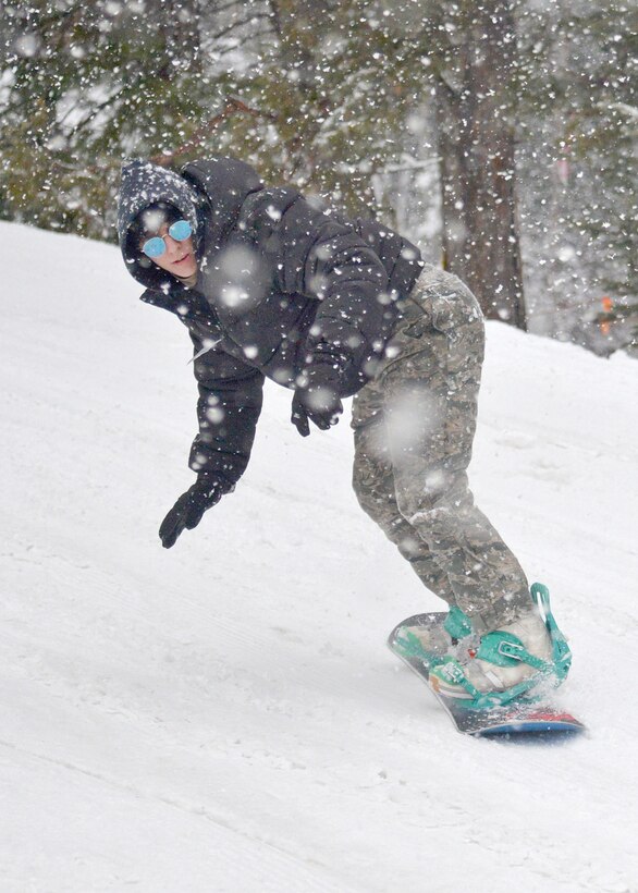 U.S. Air Force Airman Joey Curtis, 71st Aircraft Maintenance Unit CV-22 tiltrotor maintenance apprentice, snowboards at Sipapu Ski Resort, Vadito, N.M., March 22, 2019. Airmen that attended the ski trip were treated to a free pizza dinner and a spiritual fitness workshop hosted by Kirtland’s Chaplain Corps. (U.S. Air Force photo by Todd Berenger)