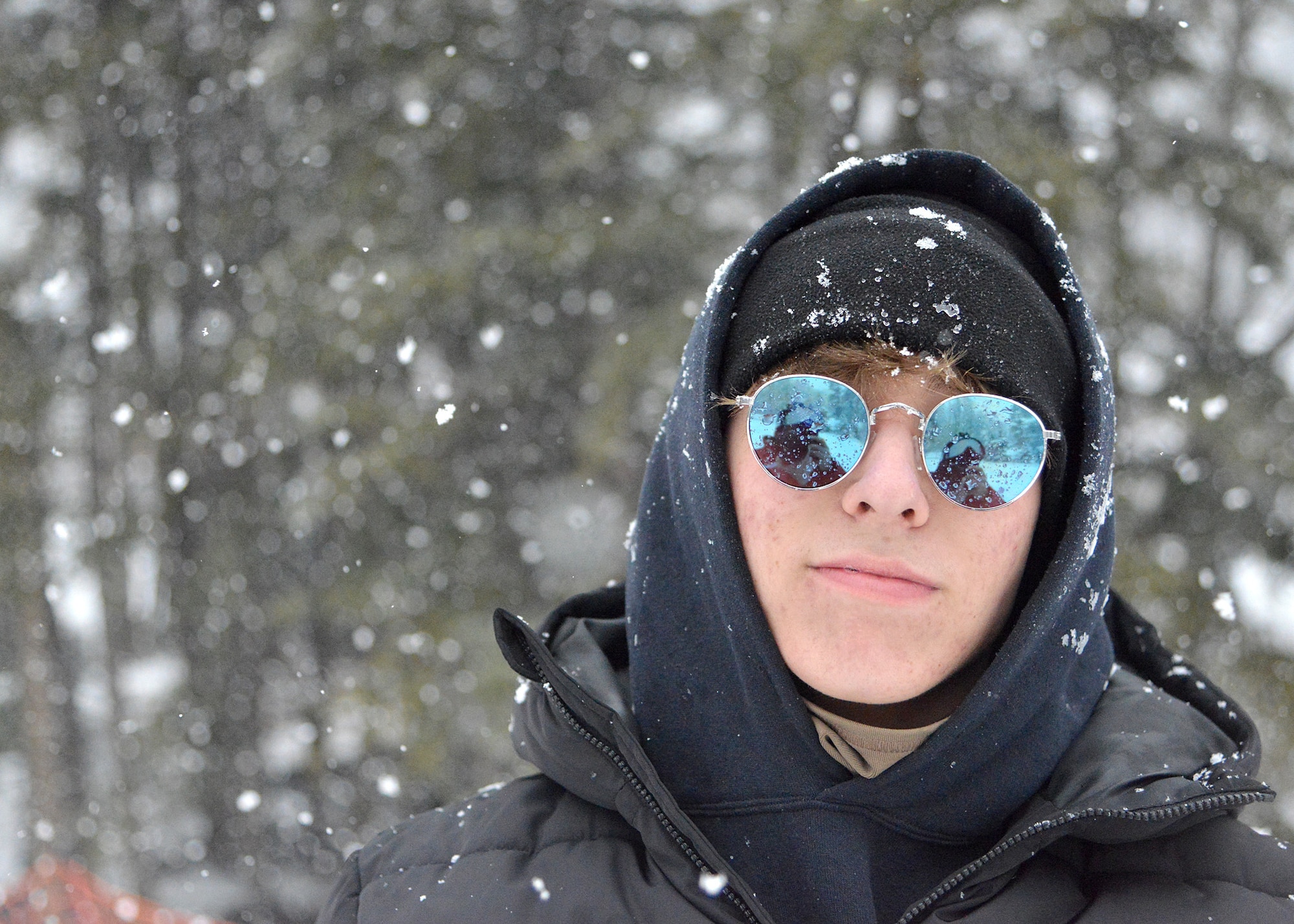 U.S. Air Force Airman Joey Curtis, 71st Aircraft Maintenance Unit CV-22 tiltrotor maintenance apprentice, snowboards at Sipapu Ski Resort, Vadito, N.M., March 22, 2019. Airmen that attended the ski trip were treated to a free pizza dinner and a spiritual fitness workshop hosted by Kirtland’s Chaplain Corps. (U.S. Air Force photo by Todd Berenger)