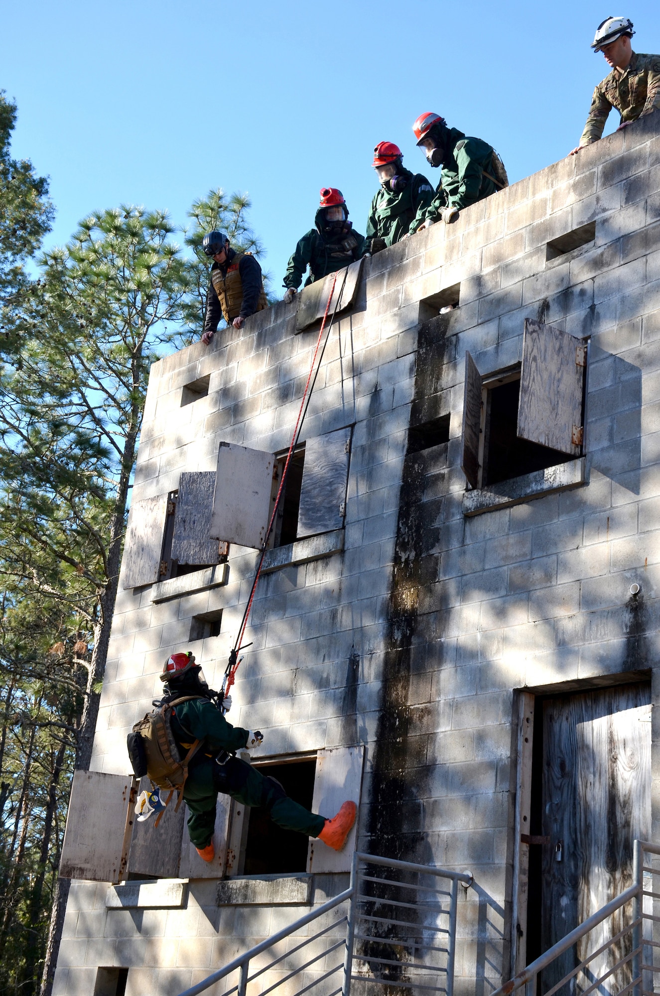 Soldiers with Kentucky National Guard's CBRNE Enhanced Response Force Package, or CERFP, repel off the top of a building to rescue a simulated victim during an exercise evaluation at Camp Blanding, Fla., Jan. 10, 2019. The CERFP was tasked with responding to a 10-kiloton nuclear explosion, establishing a support zone, searching the hot zone for victims, extracting and decontaminating the victims, and providing medical assistance. (U.S. Army National Guard photo by Sgt. Taylor Tribble)