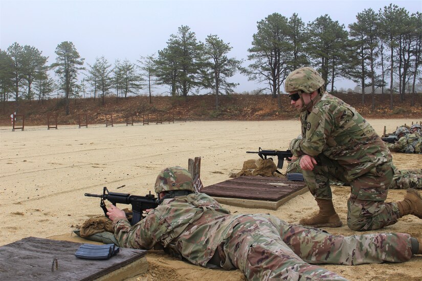 Chaplain on the range > U.S. Army Reserve > News-Display