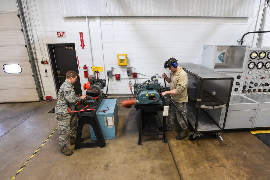 5th MXS pneudraulics Airmen work well under pressure