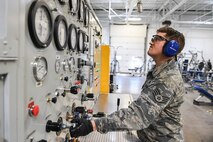 5th MXS pneudraulics Airmen work well under pressure