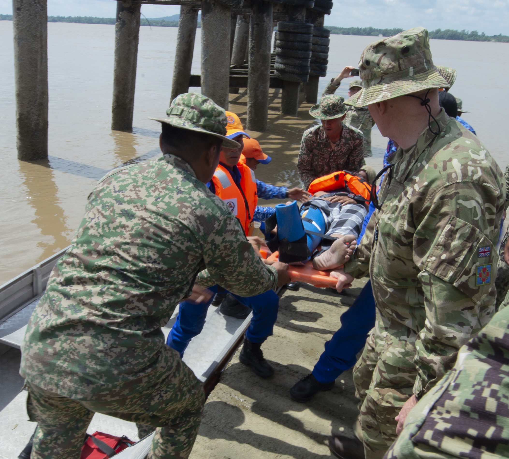 Malaysia Emergency Response Team Conducts Rescue Exercise During Pp19 Commander U S 7th Fleet Display