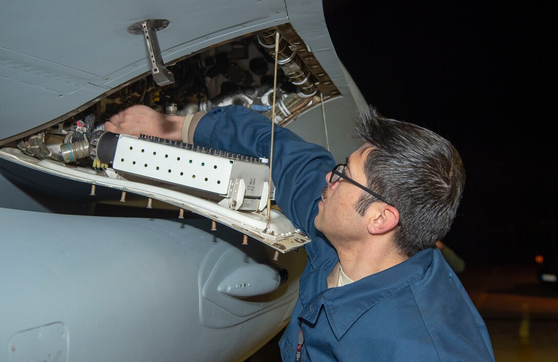The analysis processor was installed to test the radar warning receiver on the aircraft