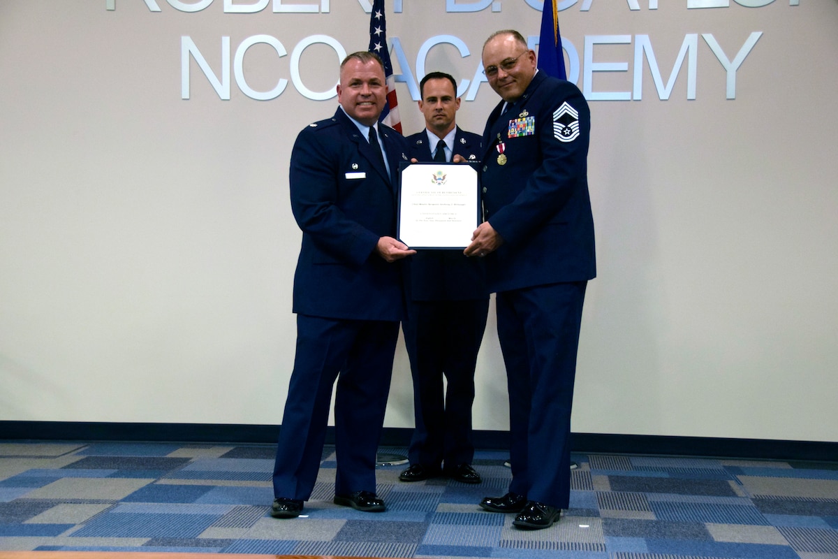 433rd Maintenance Group chief retires