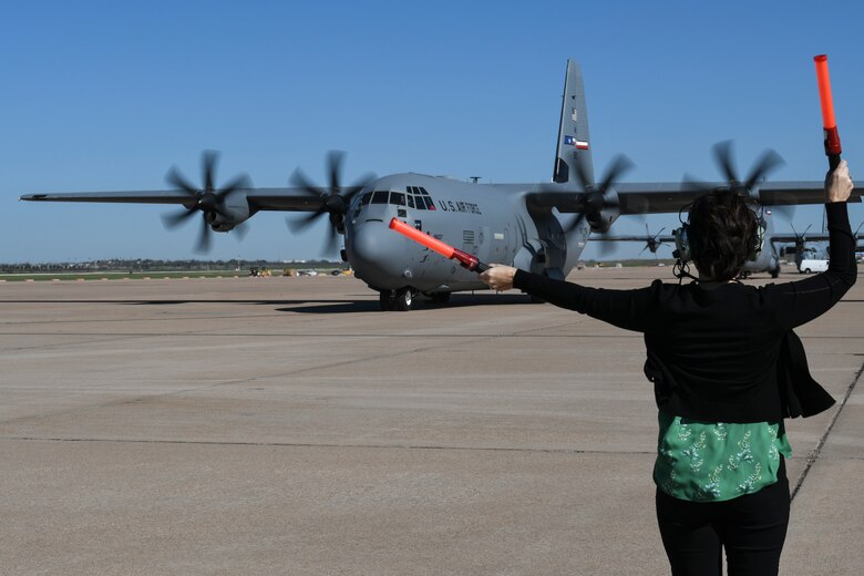 18th AF leadership visits Dyess