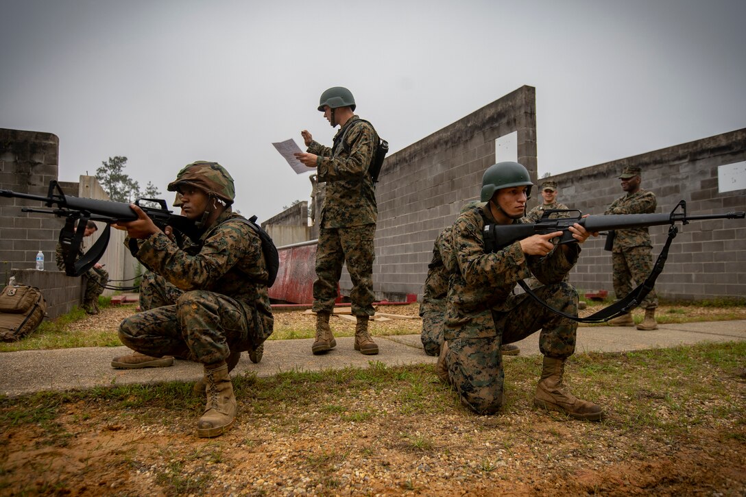 MARFORRES Marines help train NROTC Midshipmen