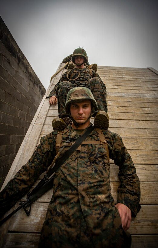 MARFORRES Marines help train NROTC Midshipmen