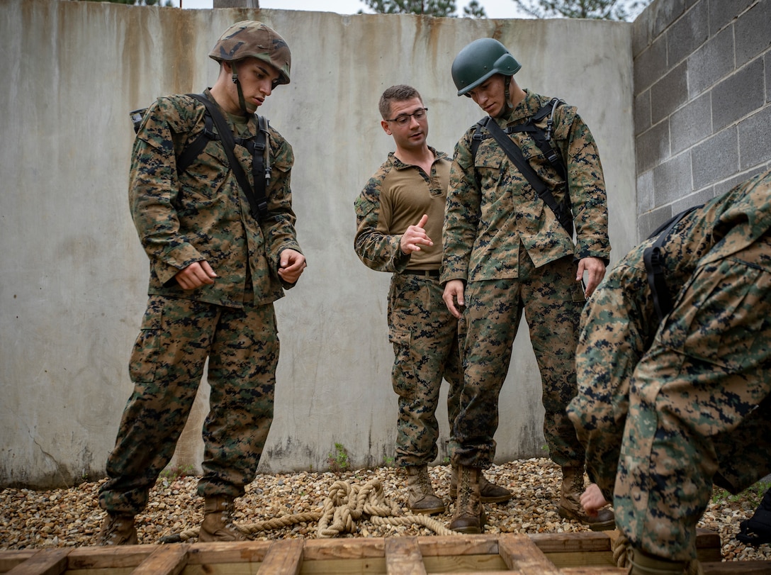 MARFORRES Marines help train NROTC Midshipmen