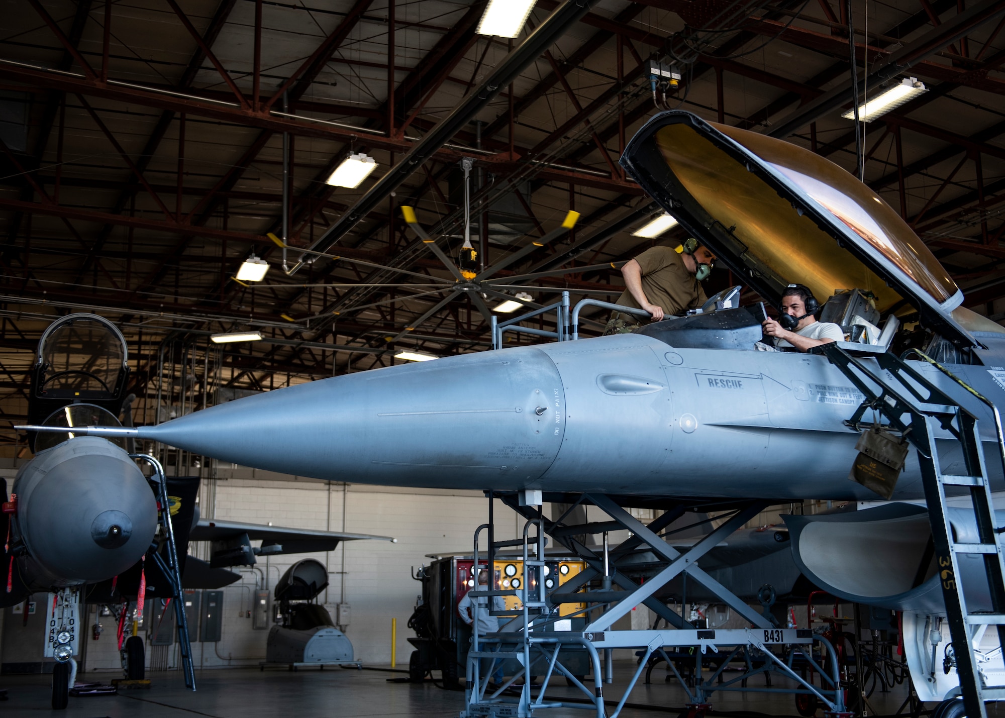 Sheppard Airmen test avionics systems