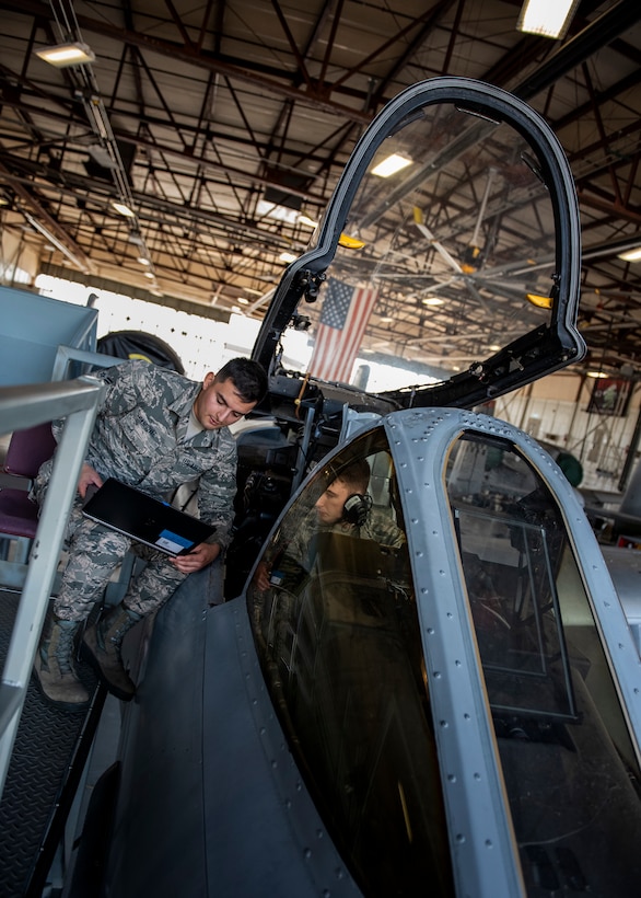 Sheppard Airmen test avionics systems