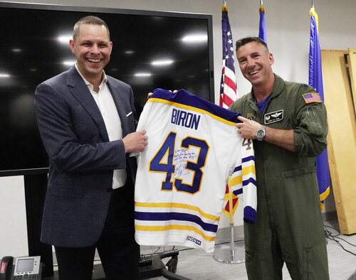 Niagara Airmen receive visit from former NHL player