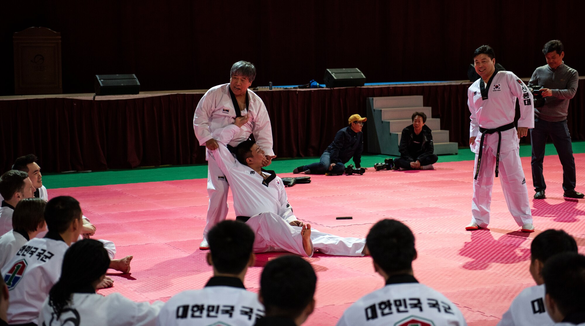 Members from the United States Forces-Korea, learn self defense techniques with Republic of Korea Army soldiers during a Korean Ministry of Defense tour at Muju, Republic of Korea, April 9, 2019. The MND has been organizing and hosting tours for U.S. service members since 1972, giving them opportunities to learn about Korean history and culture. (U.S. Air Force photo by Senior Airman Stefan Alvarez)