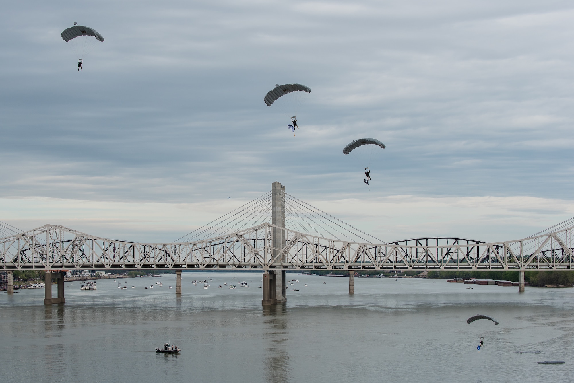 Special Operators from the Kentucky Air National Guard’s 123rd Special Tactics Squadron parachute into the Ohio River during the annual Thunder Over Louisville airshow in Louisville, Ky., April 13, 2019. Hundreds of thousands of spectators turned out to view the event, which has grown to become one of the largest single-day air shows in North America. (U.S. Air National Guard photo by Dale Greer)