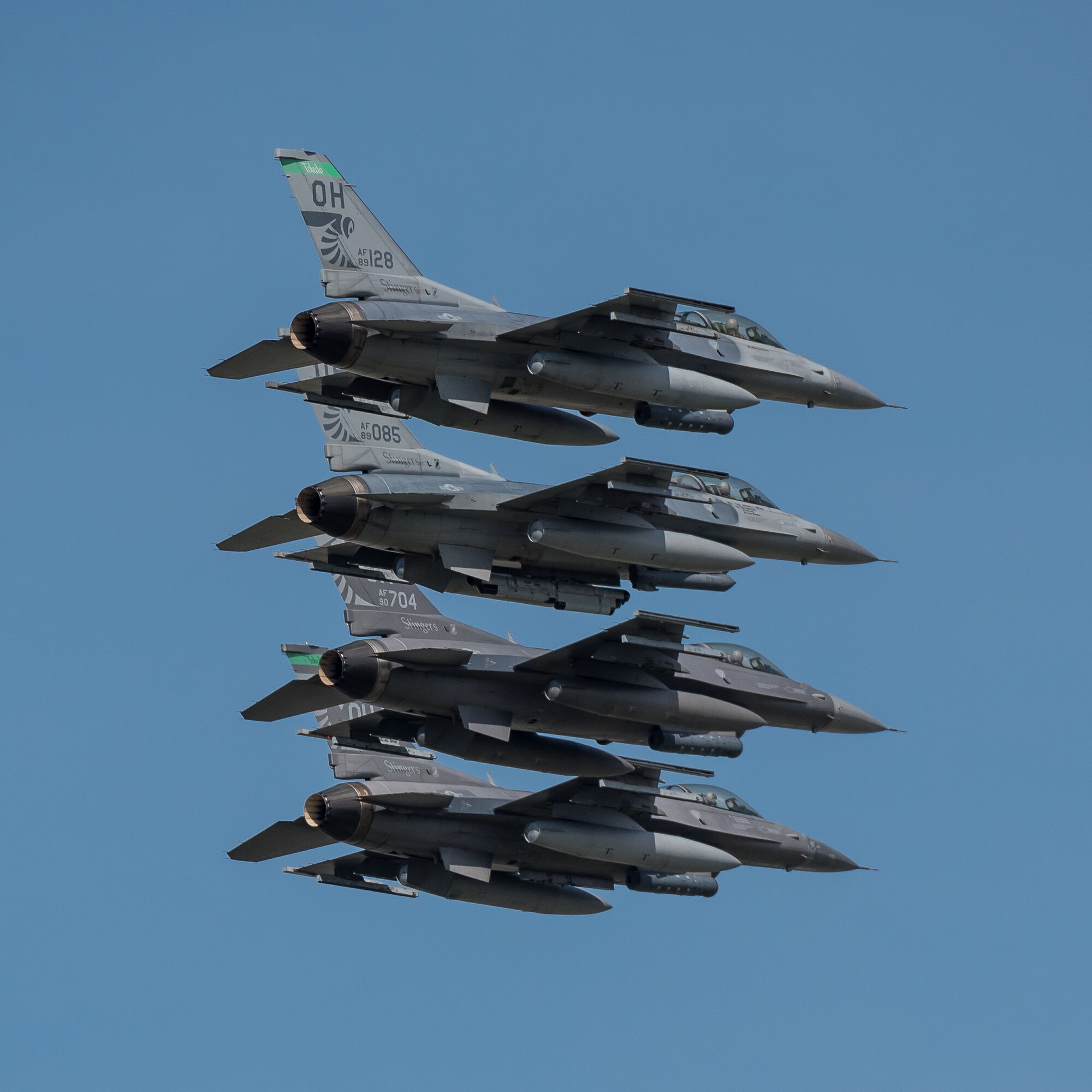 A group of F-16 Falcons from the Ohio Air National Guard’s 180th Fighter Wing steaks over the Ohio River during the annual Thunder Over Louisville airshow in Louisville, Ky., April 13, 2019. Hundreds of thousands of spectators turned out to view the event, which has grown to become one of the largest single-day air shows in North America. (U.S. Air National Guard photo by Dale Greer)