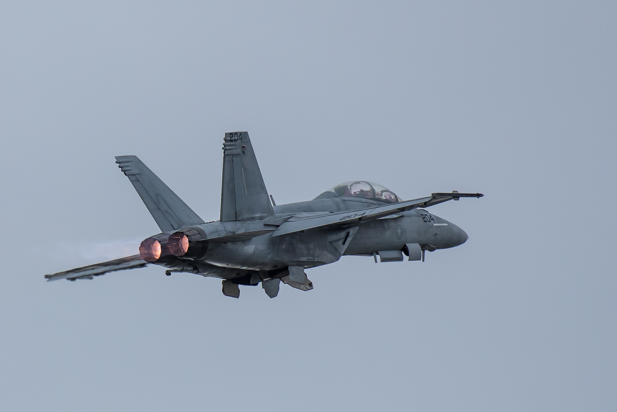 An F/A-18 Super Hornet from the U.S. Navy’s Tactical Demonstration Team, Strike Fighter Squadron 106, Naval Air Station Oceana, Va., streaks over the Ohio River during the Thunder Over Louisville airshow in Louisville, Ky., April 13, 2019. The Kentucky Air National Guard once again served as the base of operations for military aircraft participating in the annual event, which has grown to become one of the largest single-day air shows in North America. (U.S. Air National Guard photo by Dale Greer)