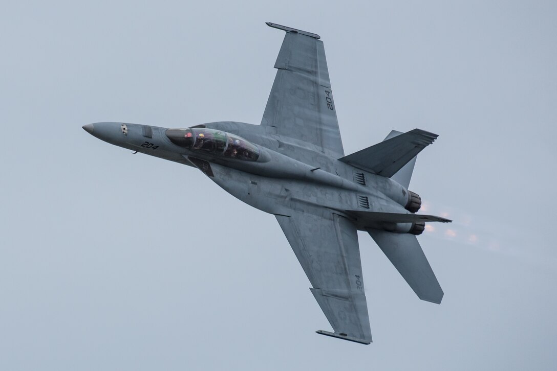 An F/A-18 Super Hornet from the U.S. Navy’s Tactical Demonstration Team, Strike Fighter Squadron 106, Naval Air Station Oceana, Va., streaks over the Ohio River during the Thunder Over Louisville airshow in Louisville, Ky., April 13, 2019. The Kentucky Air National Guard once again served as the base of operations for military aircraft participating in the annual event, which has grown to become one of the largest single-day air shows in North America. (U.S. Air National Guard photo by Dale Greer)