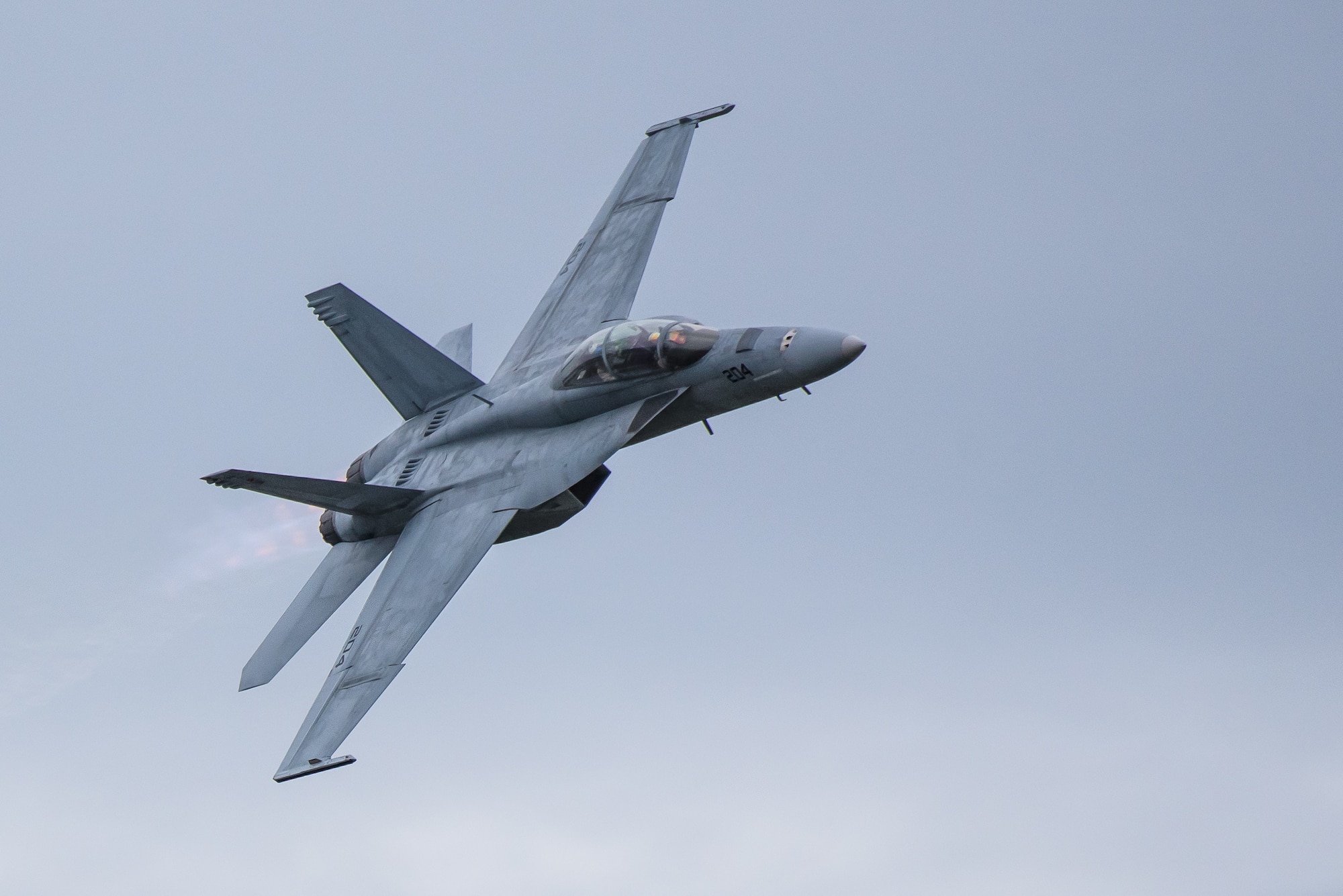 An F/A-18 Super Hornet from the U.S. Navy’s Tactical Demonstration Team, Strike Fighter Squadron 106, Naval Air Station Oceana, Va., streaks over the Ohio River during the Thunder Over Louisville airshow in Louisville, Ky., April 13, 2019. The Kentucky Air National Guard once again served as the base of operations for military aircraft participating in the annual event, which has grown to become one of the largest single-day air shows in North America. (U.S. Air National Guard photo by Dale Greer)