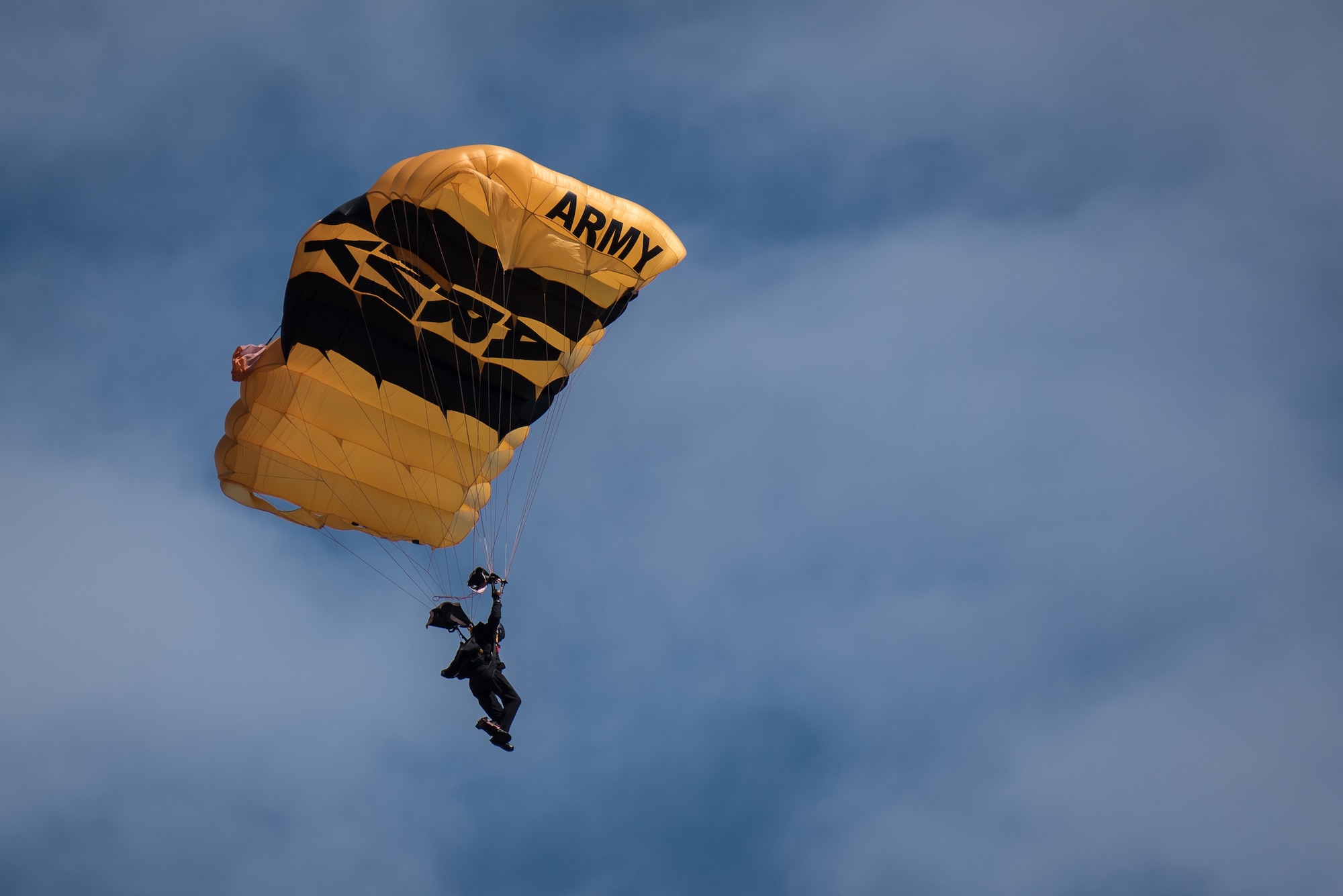 A soldier from the U.S. Army’s Golden Knights parachute demonstration team descends into downtown Louisville April 13, 2019, during the annual Thunder Over Louisville air show. Hundreds of thousands of spectators turned out to view the event, which has grown to become one of the largest single-day air shows in North America. (U.S. Air National Guard photo by Dale Greer)