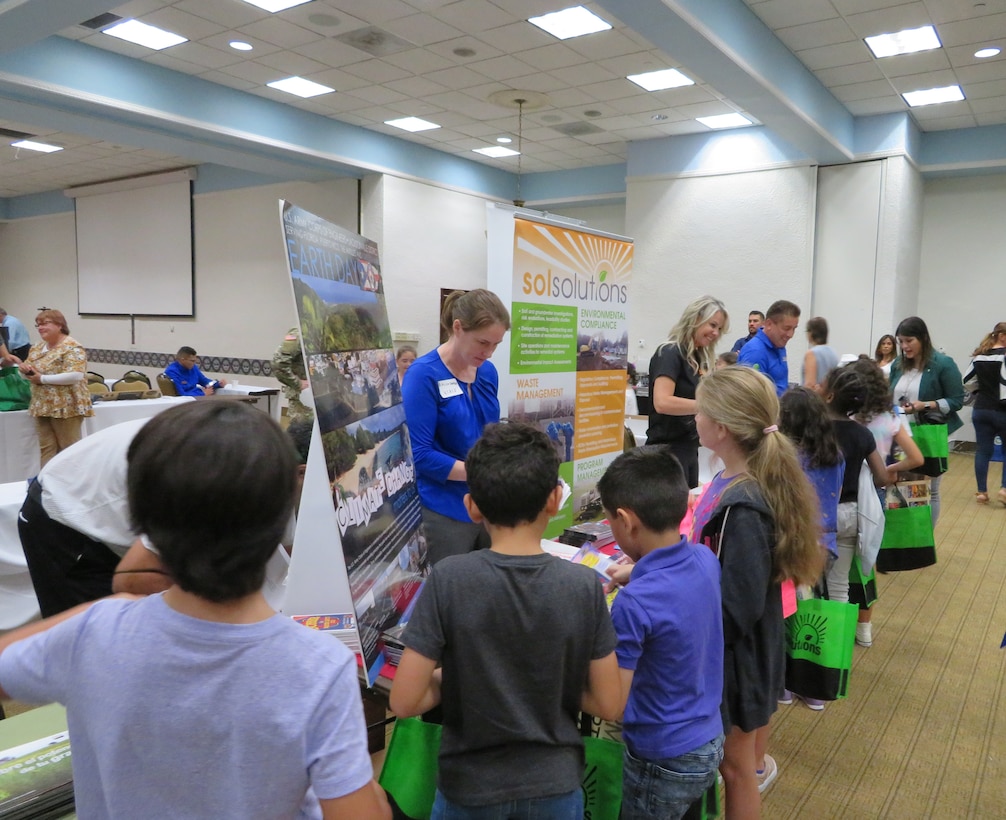 elementary school students visit USACE booth