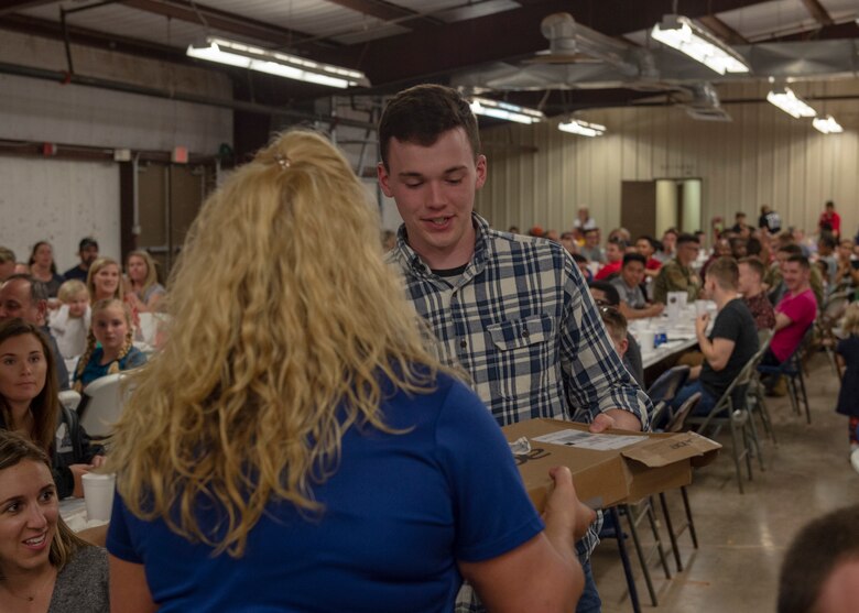 A member of the 97th Air Mobility Wing receives a laptop as a door prize during the quarterly Committee of 100 dinner, April 15, 2019, at Altus, Okla. The committee members gave out many prizes including a laptop, TV, concert tickets and more to welcome members to the community.