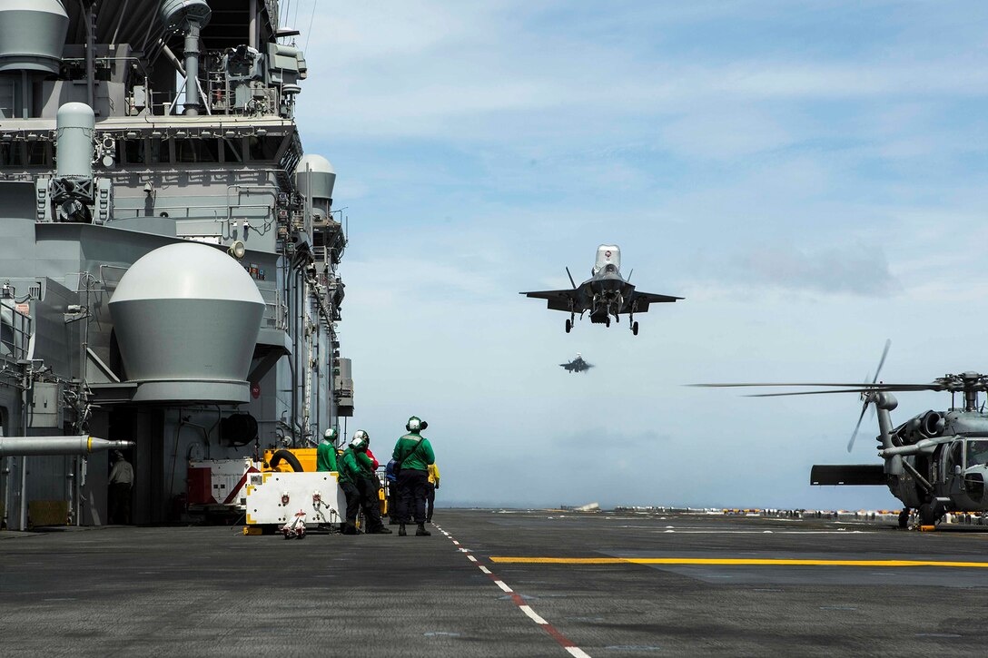 Jet lands on ship