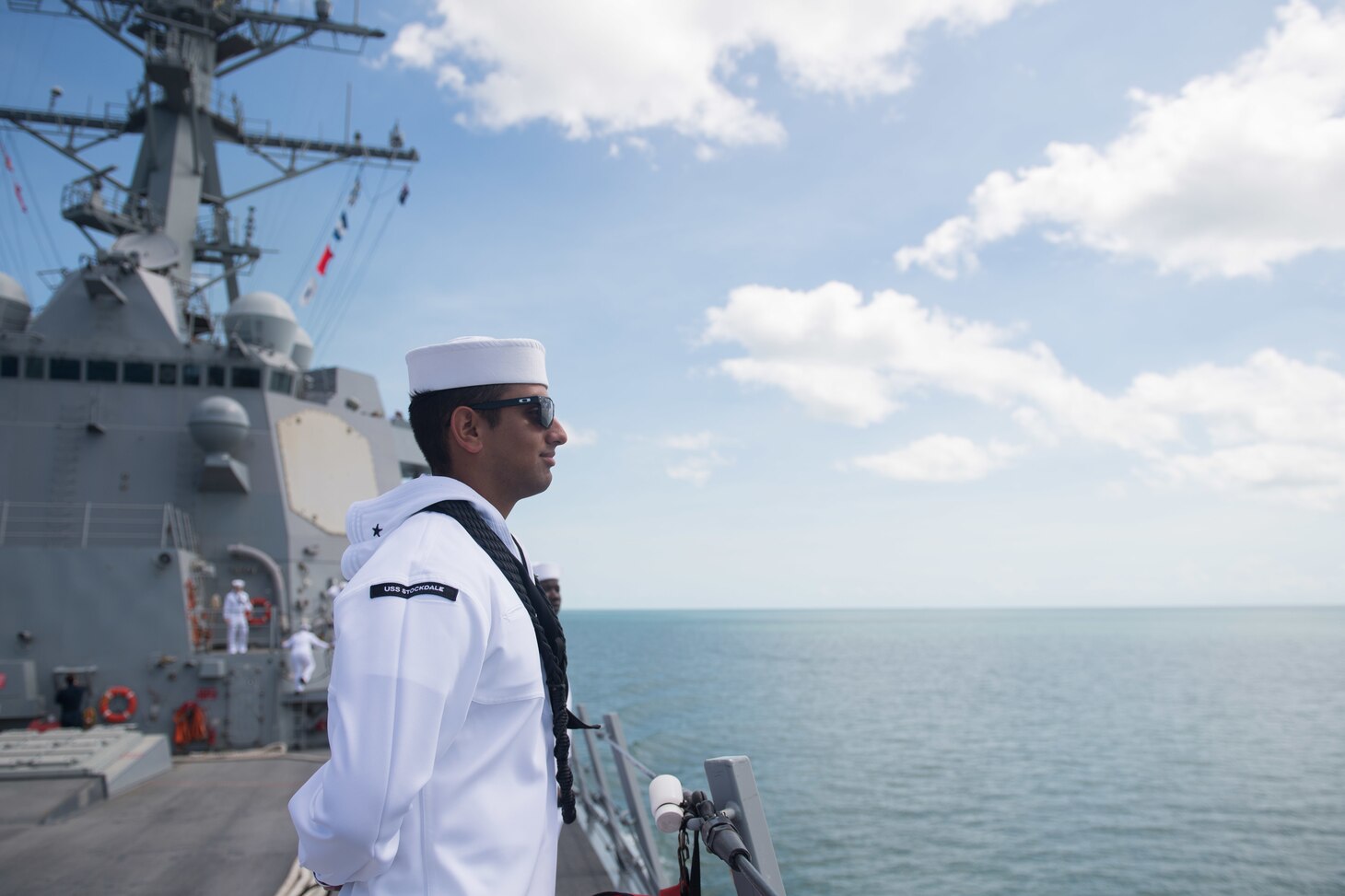 U.S. Navy Boatswain’s Mate 2nd Class Sergio Fernandez, from Miami, mans the rails on the fo’c’sle of the guided-missile destroyer USS Stockdale (DDG 106), as the Stockdale pulls into Darwin, Australia, for a port visit, April 17, 2019. The Stockdale is deployed to the U.S. 7th Fleet area of operations in support of security and stability in the Indo-Pacific region.