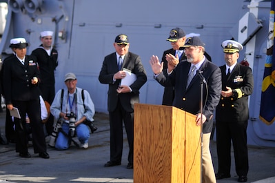 NORFOLK, Va. (Nov. 19, 2009) Capt. Richard Phillips, former commanding officer of M/V Maersk Alabama, publicly thanks the commanding officer and Sailors assigned to the guided-missile destroyer USS Bainbridge (DDG 96) for his dramatic rescue at sea. On Easter Sunday, April 12, Navy SEALs positioned on the fantail of the Bainbridge opened fire and killed three of the pirates who were holding Phillips hostage. (U.S. Navy photo by Mass Communication Specialist 3rd Class David Danals/Released)