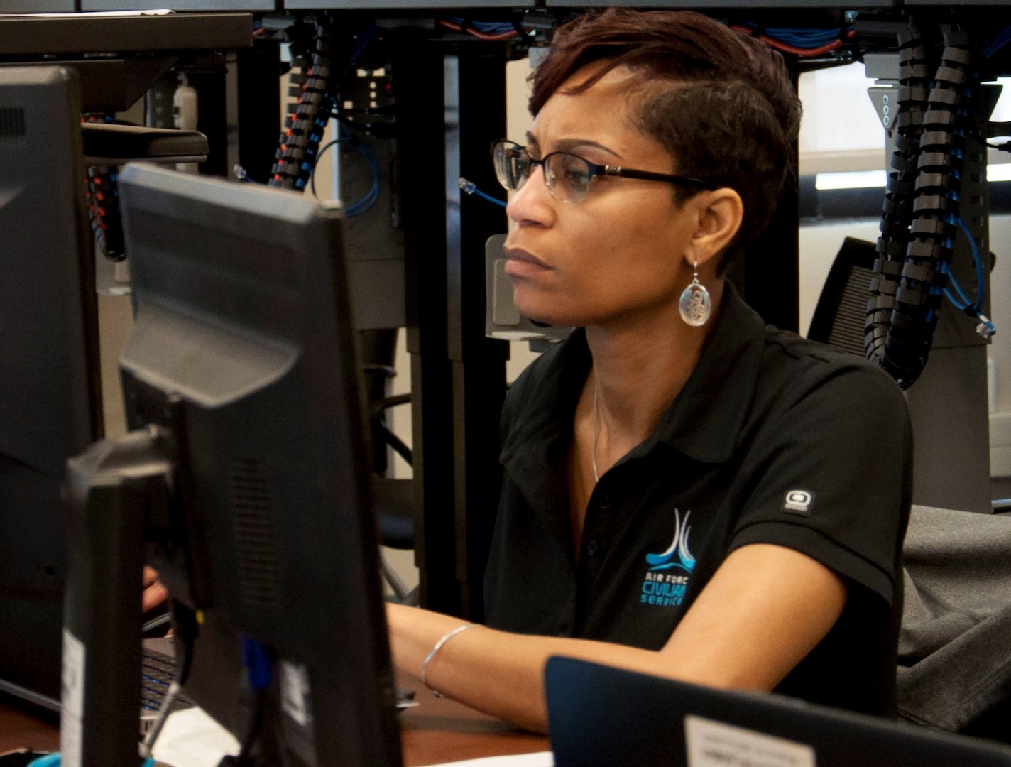 Lakisha Robertson, an Air Force Civilian Service Talent Acquisition consultant at the Air Force’s Personnel Center, chats with candidates during an online virtual hiring event, April 10 at Joint Base San Antonio-Randolph, Texas. AFCS consultants supported Air Force Materiel Command’s recruiting efforts to fill nearly 400 vacancies, primarily in the Science and Engineering career field.