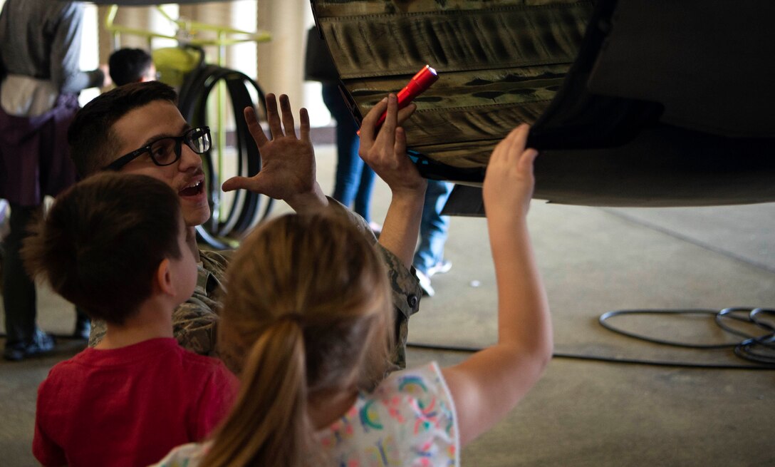 Spangdahlem Elementary School visits 480th FS