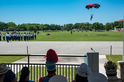 Members of the U.S. Army Black Daggers Parachute Demonstration Team parachute into MacArthur Parade Field April 20, 2019, at Joint Base San Antonio-Fort Sam Houston, Texas during the Fiesta and Fireworks Extravaganza. Fiesta honors the long-standing partnership between the U.S. military and San Antonio in annual Fiesta events, which commemorate TExas’ independence after the Battle of San Jacinto and the Alamo.  (U.S. Air Force photo by Senior Airman Stormy Archer)