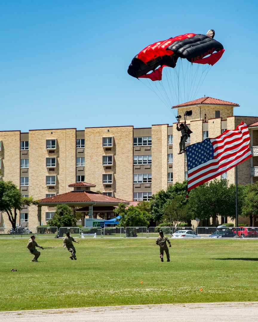 Members of the U.S. Army Black Daggers Parachute Demonstration Team parachute into MacArthur Parade Field April 20, 2019, at Joint Base San Antonio-Fort Sam Houston, Texas during the Fiesta and Fireworks Extravaganza. Fiesta honors the long-standing partnership between the U.S. military and San Antonio in annual Fiesta events, which commemorate TExas’ independence after the Battle of San Jacinto and the Alamo.  (U.S. Air Force photo by Senior Airman Stormy Archer)