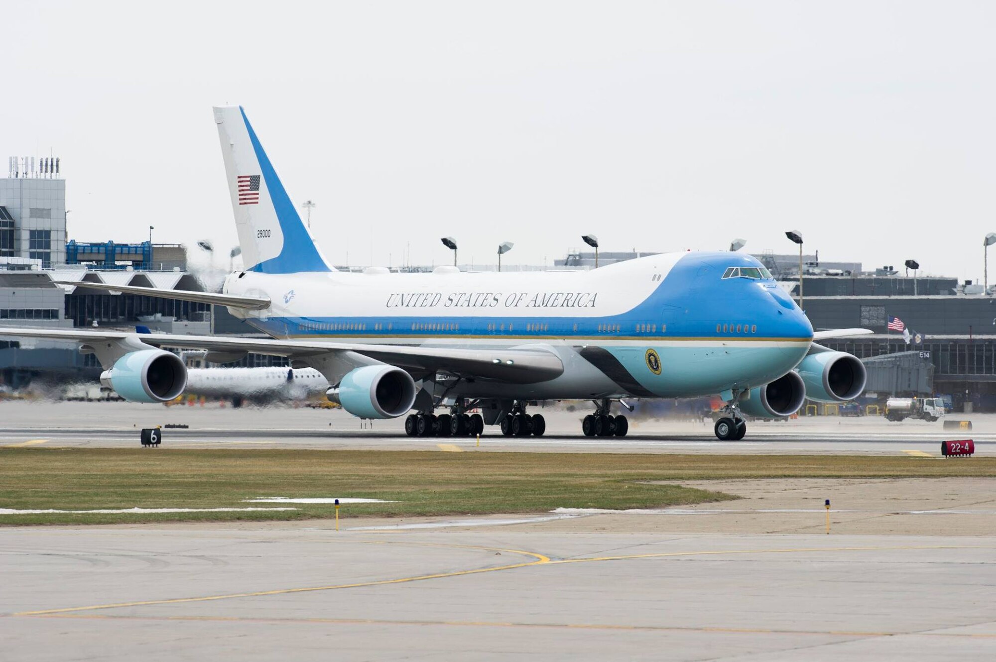 Air Force One taxies onto the flightline of the 934th Airlift Wing in Minnepaolis, Minn., Apr. 15, 2019.  President Donald Trump arrived in Minneapolis for a roundtable discussion held in Burnsville, Minn. on tax cuts and the U.S. economy.