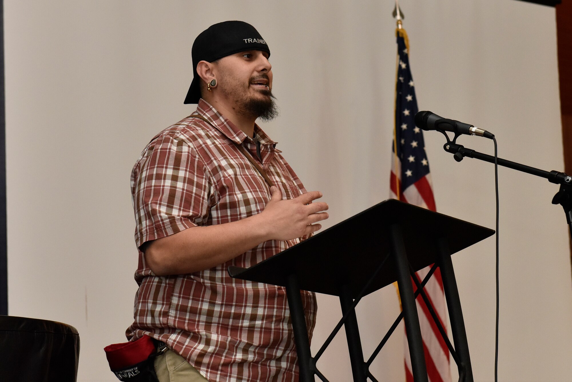 Sacramento area veterans graduate 4 Paws 2 Freedom at Beale