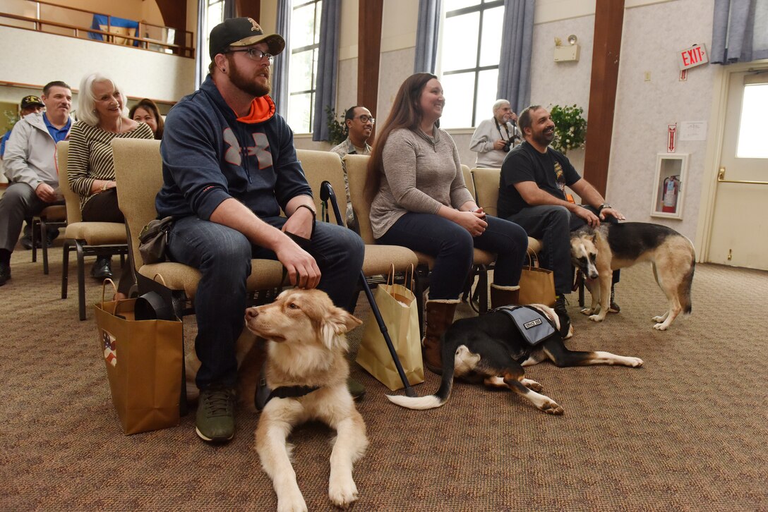 Sacramento area veterans graduate 4 Paws 2 Freedom at Beale