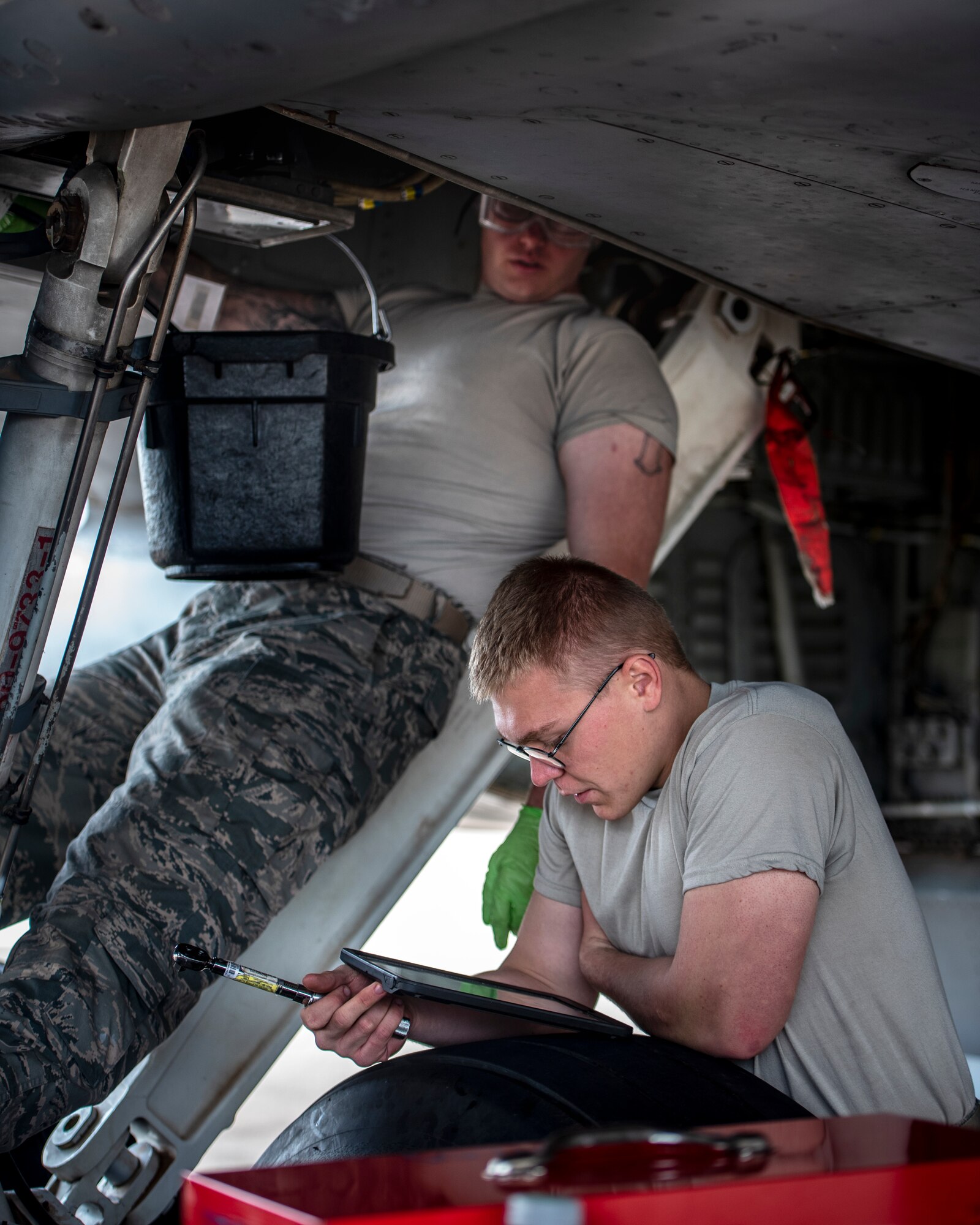 Staff Sgt. Weston Brady, above, and Airman Jacob Fellows, 362nd Training Squadron KC-135 crew chief apprentice course students, service a KC-135 Stratolifter shock strut at Sheppard Air Force Base, Texas, April 24, 2019. Brady and Fellows are learning how to drain and refill the nitrogen and hydraulic fluid within the shock strut. To fully drain a shock strut of a KC-135 would take around two hours. (U.S. Air Force photo by Airman 1st Class Pedro Tenorio)